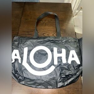 READ DETAILS! ALOHA Collection Holo Holo & pouch lot